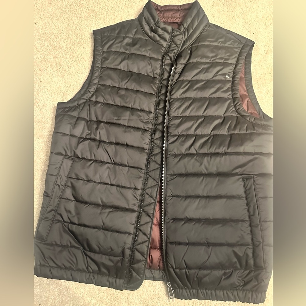 EUC! Men’s Hugo Boss Puffer Vest black and burgundy lining size medium